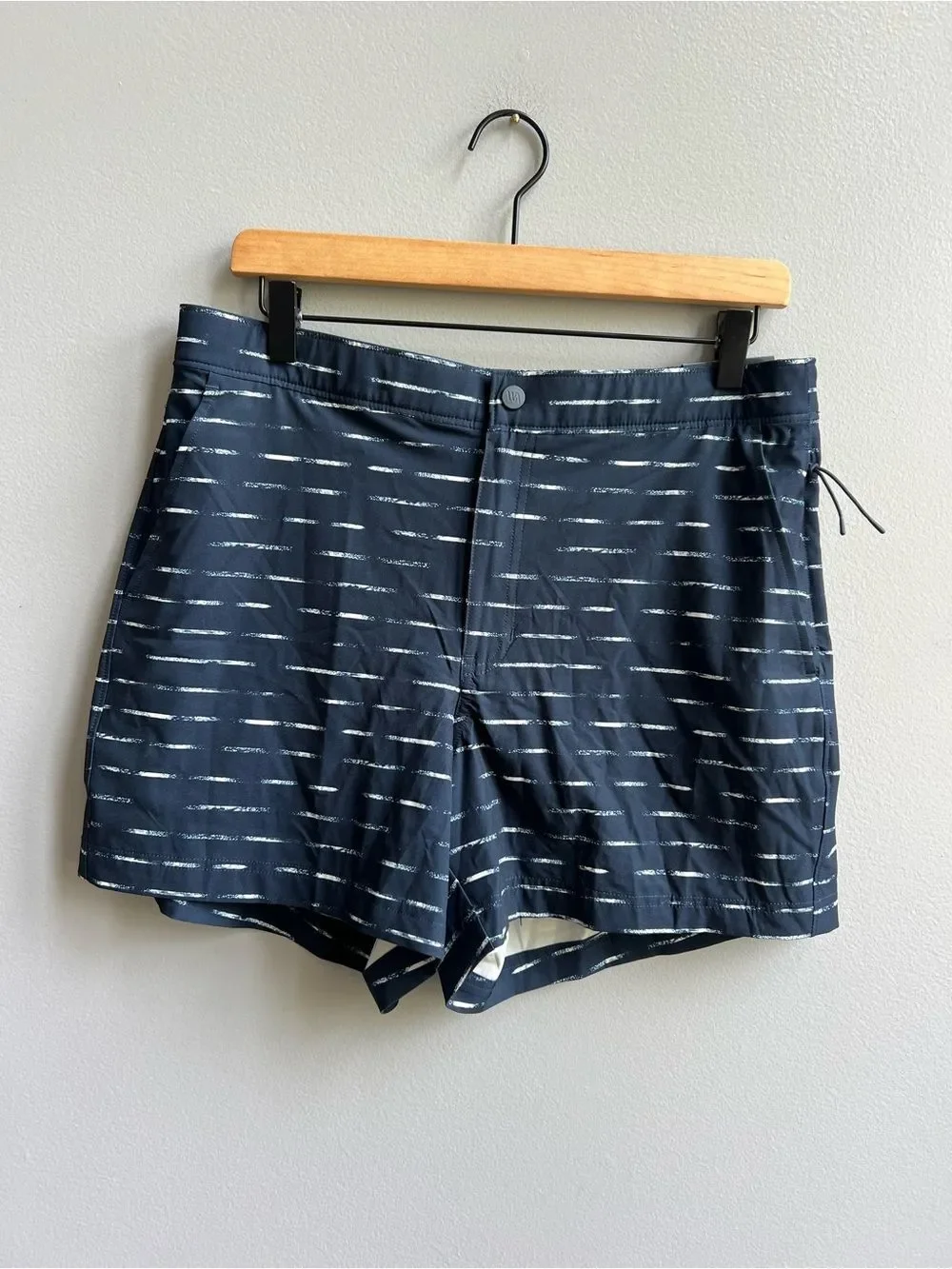 VRST 5” Resort Shorts NWT Men's Medium Navy Sand Washed Stripe Swim Shorts